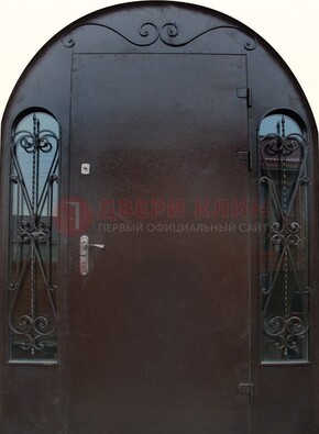 Арочная дверь со стеклом и ковкой ДА-16 под старину в Луховицах