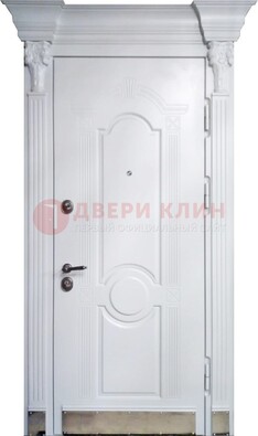 Белая металлическая дверь с массивом дуба для дома ДМД-59 в Луховицах