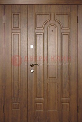 Двухстворчатая коричневая парадная дверь ДПР-48 в Луховицах