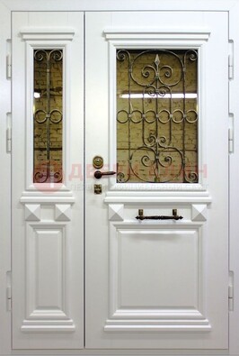 Белая парадная металлическая дверь со стеклом и ковкой ДПР-83 в Луховицах