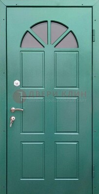 Зеленая стальная дверь со стеклом для дома ДС-28 в Луховицах