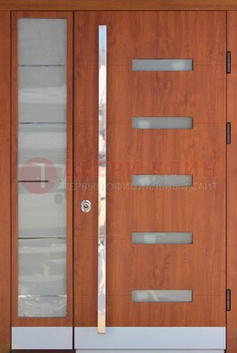 Коричневая металлическая дверь со стеклом ДС-72 в Луховицах