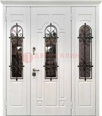 Белая распашная стальная дверь со стеклом и ковкой ДСК-125 в Луховицах