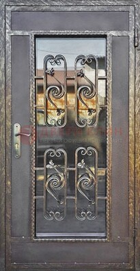 Коричневая наружная дверь порошок со стеклом и ковкой ДСК-160 в Луховицах