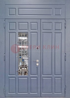 Серая двухстворчатая дверь Винорит со стеклом и ковкой ДСК-234 RAL 7024 в Луховицах