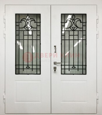 Белая двухстворчатая уличная дверь Винорит со стеклом ДСТ-4 в Луховицах
