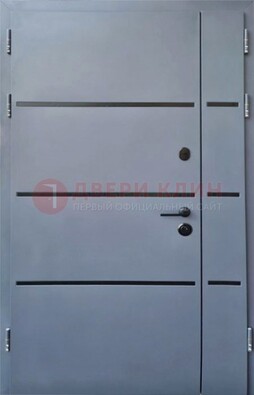 Серая металлическая тамбурная дверь с молдингами ДТМ-42 в Луховицах