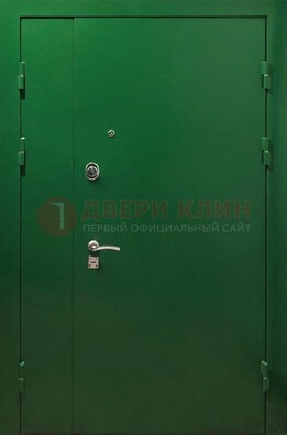 Зеленая распашная тамбурная дверь Порошок ДТМ-47 в Луховицах