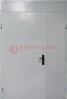 Белая металлическая тамбурная дверь ДТМ-5 в Луховицах