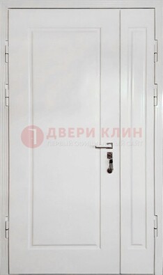 Полуторная металлическая дверь с МДФ в белом цвете ПЛ-24 в Луховицах
