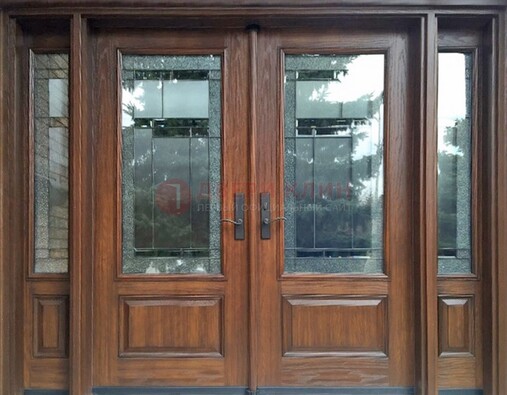 Распашная стальная дверь с массивом с витражом и фрамугами ВЖ-21 в Луховицах